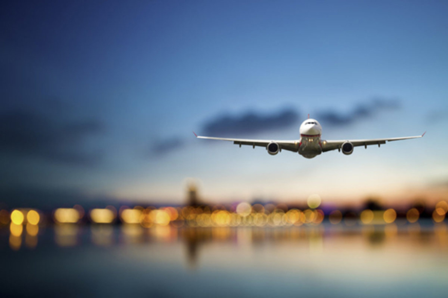 Companhia é condenada a indenizar passageiros por cancelar voo internacional Viajando Direito
